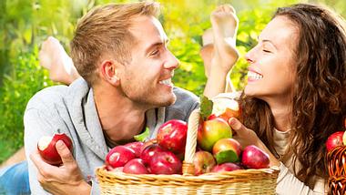 Was tun gegen Bluthochdruck? 3 Äpfel am Tag essen - Foto: Fotolia