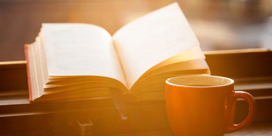 Langsam und bewusst lesen hilft beim Stressabbau