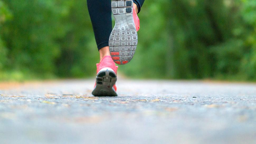 Frauenbeine beim Joggen - Foto: iStock-1187142789 Dmitry Belyaev