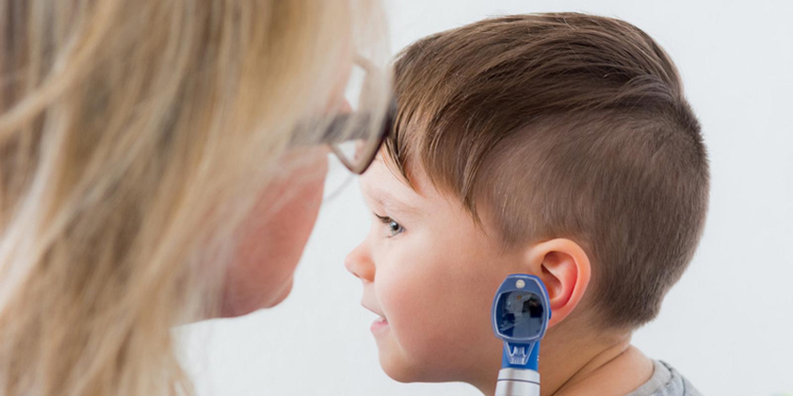 Педиатрия 2020. Дети с нарушением слуха.. Проверка слуха. Проверка слуха у детей. Вывеска нарушение слуха.