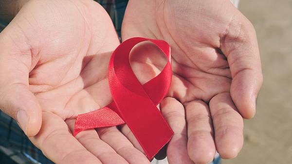 AIDS-Schleife - Foto: Fotolia