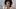 Junge Frau mit dunklen Locken schnäuzt sich die Nase - Foto: istock / fizkes