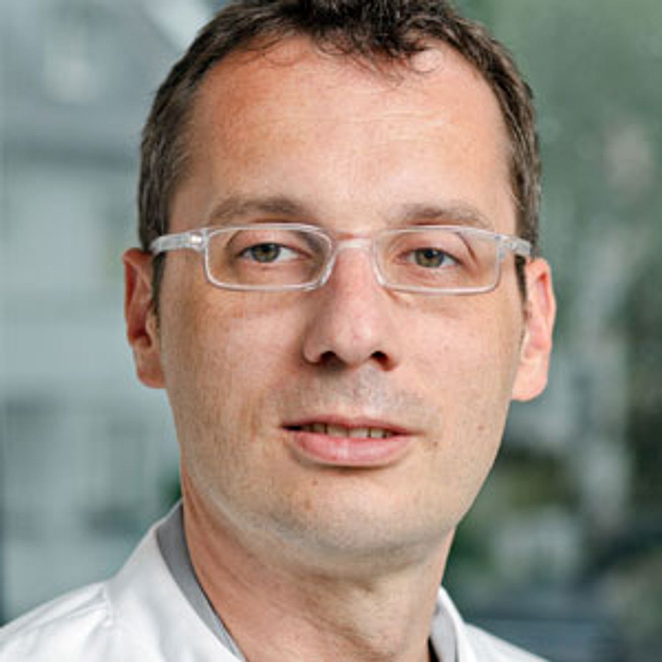 Arzt Dr. Charly Gaul, Migräne-Klinik Königstein/Taunus, im Interview zu Kopfschmerzen
