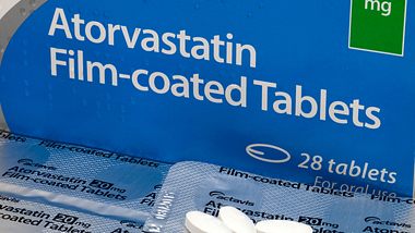 Atorvastatin Verpackung und Tabletten - Foto: iStock/Gannet77