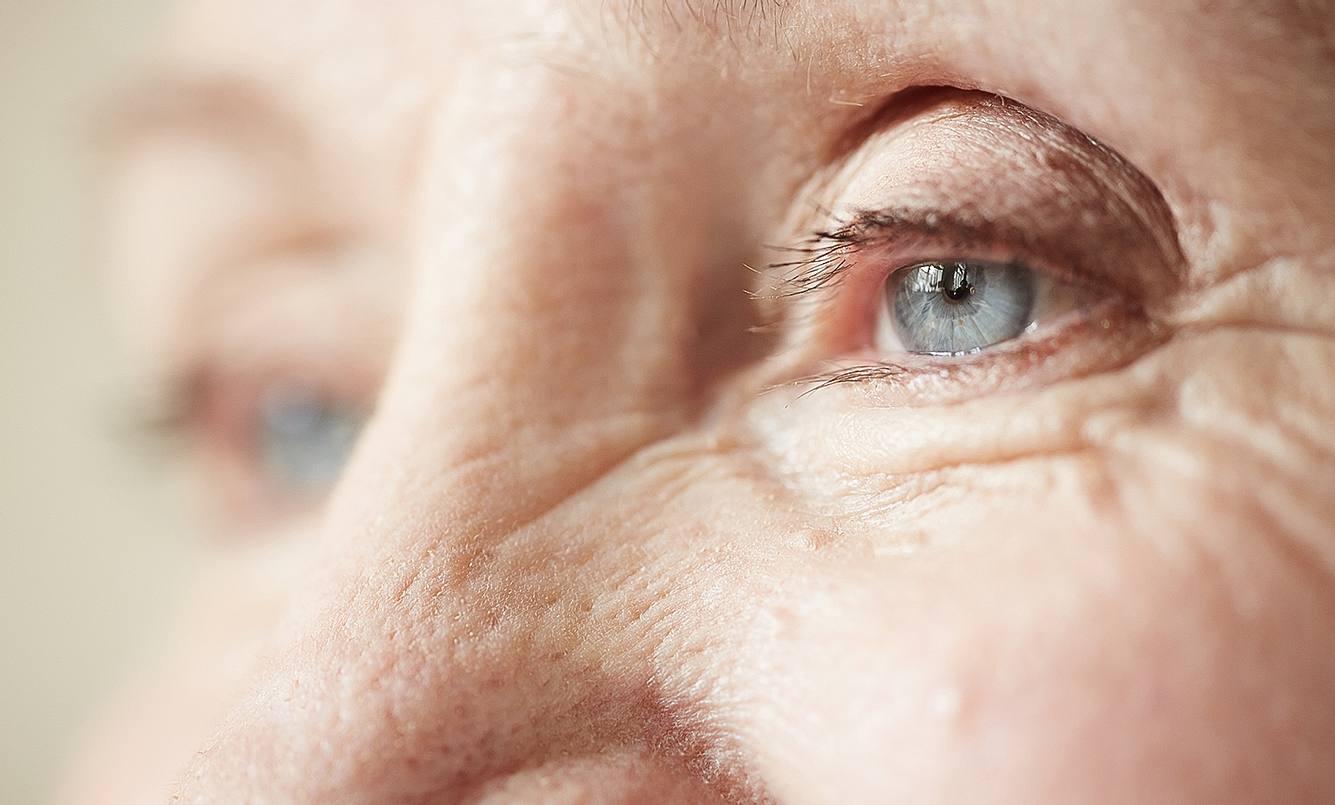 Close-up vom Auge einer älteren Frau