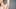 Frau fässt sich unter die Achsel - Foto: iStock/kazuma seki