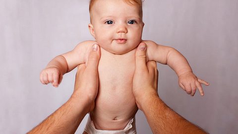 Baby hat unangenehm riechende Blähungen - Foto: Fotolia