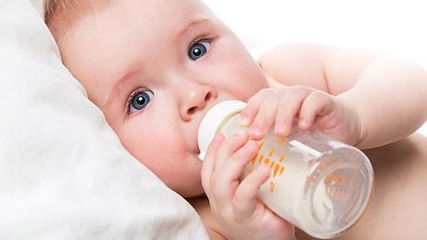 Baby mit Milcheiweißallergie - Foto: Fotolia