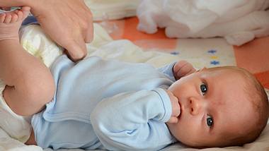 Kleines Baby bei der Vorsorgeuntersuchung - Foto: Fotolia