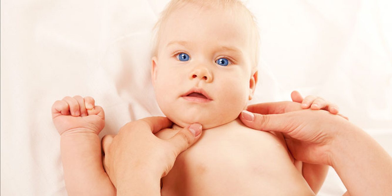 Baby Temperatur im Nacken fühlen