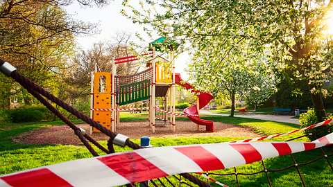 Spielplatz wegen Coronavirus geschlossen, Deutschland - Foto: iStock / firina