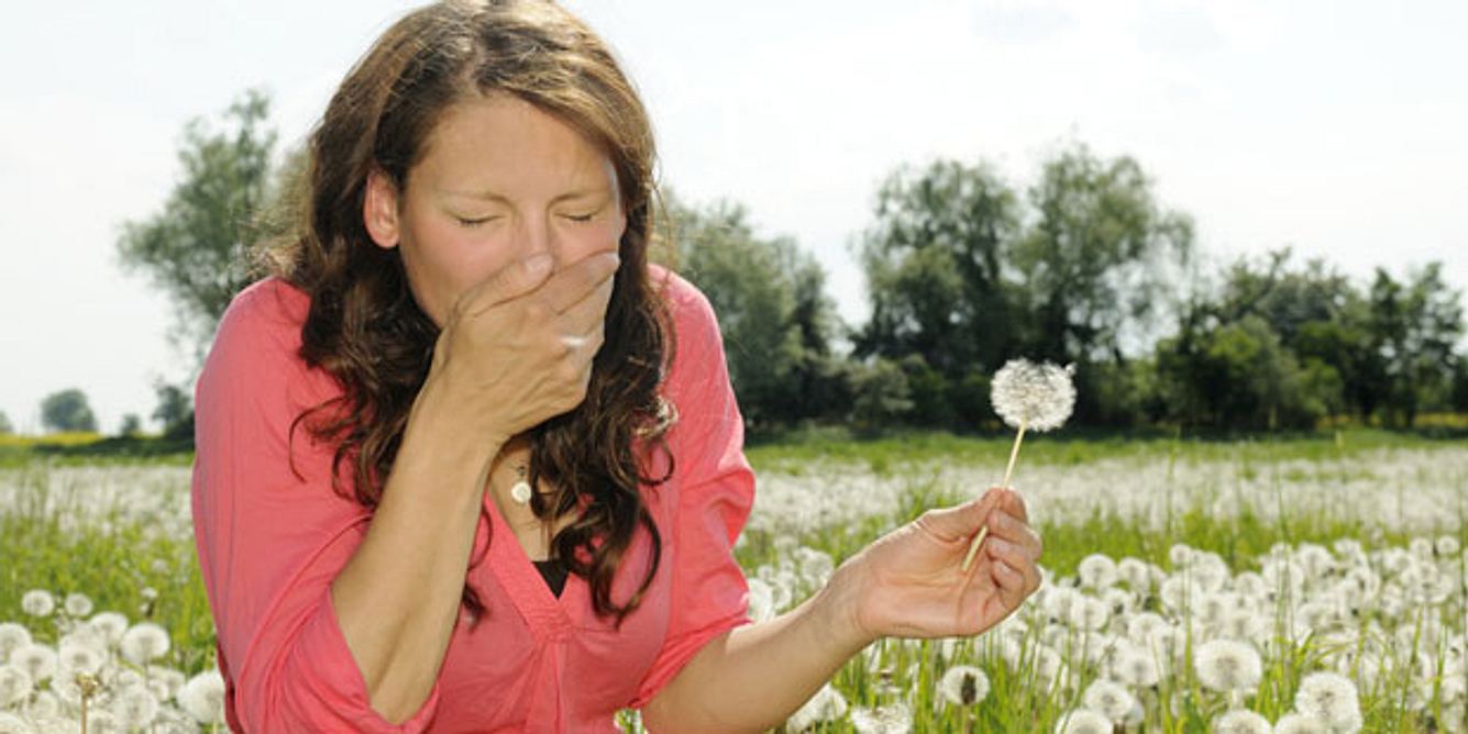 Eine Bindehautentzündung kann auch durch eine Pollenallergie ausgelöst werden