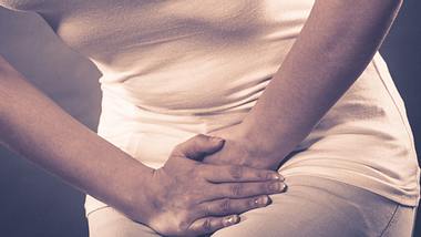 Frau mit Blasenschmerzen - Foto: iStock