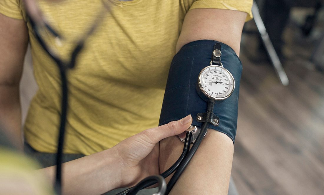 Blutdruck messen – Knoblauch gegen Bluthochdruck