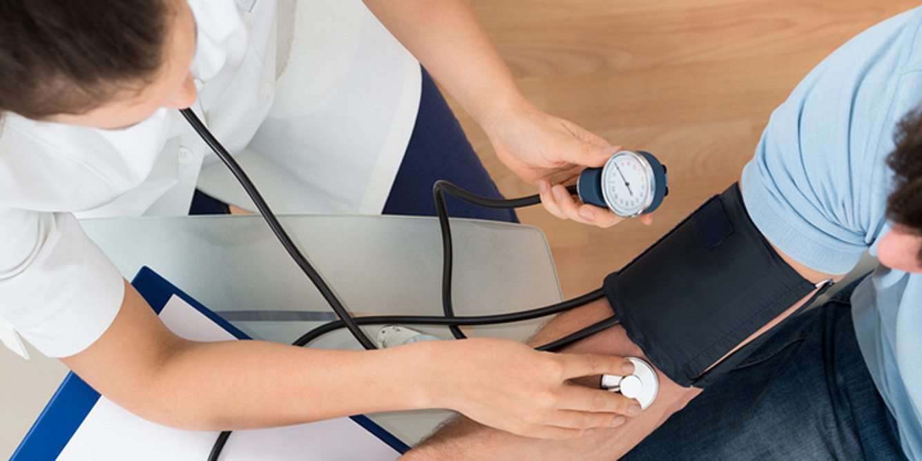 Bluthochdruck in Kombination mit Übergewicht und Diabetes erhöhen das Schlaganfall-Risiko enorm