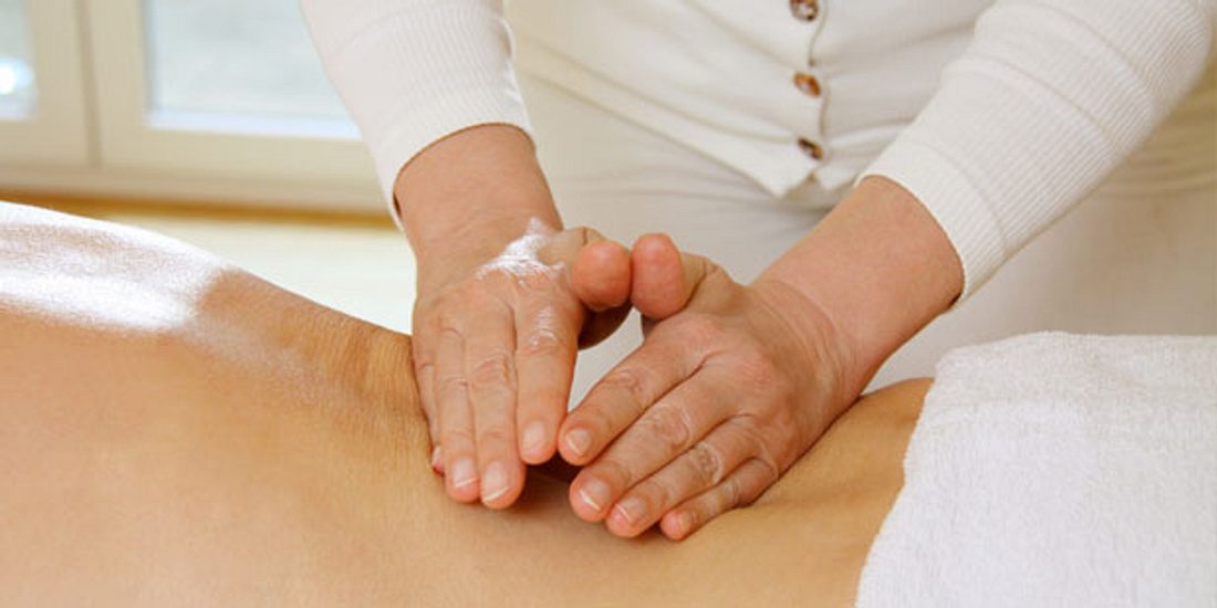 Breuß-Massage: Spannungenim Rücken wegstreichen