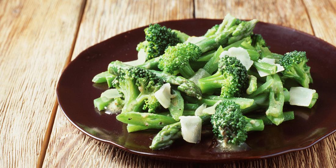 Brokkoli und Spargel gegen Cellulite