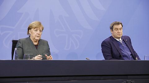 Bundeskanzlerin Angela Merkel und der bayerische Ministerpräsident Markus Söder - Foto: IMAGO/Metodi Popow