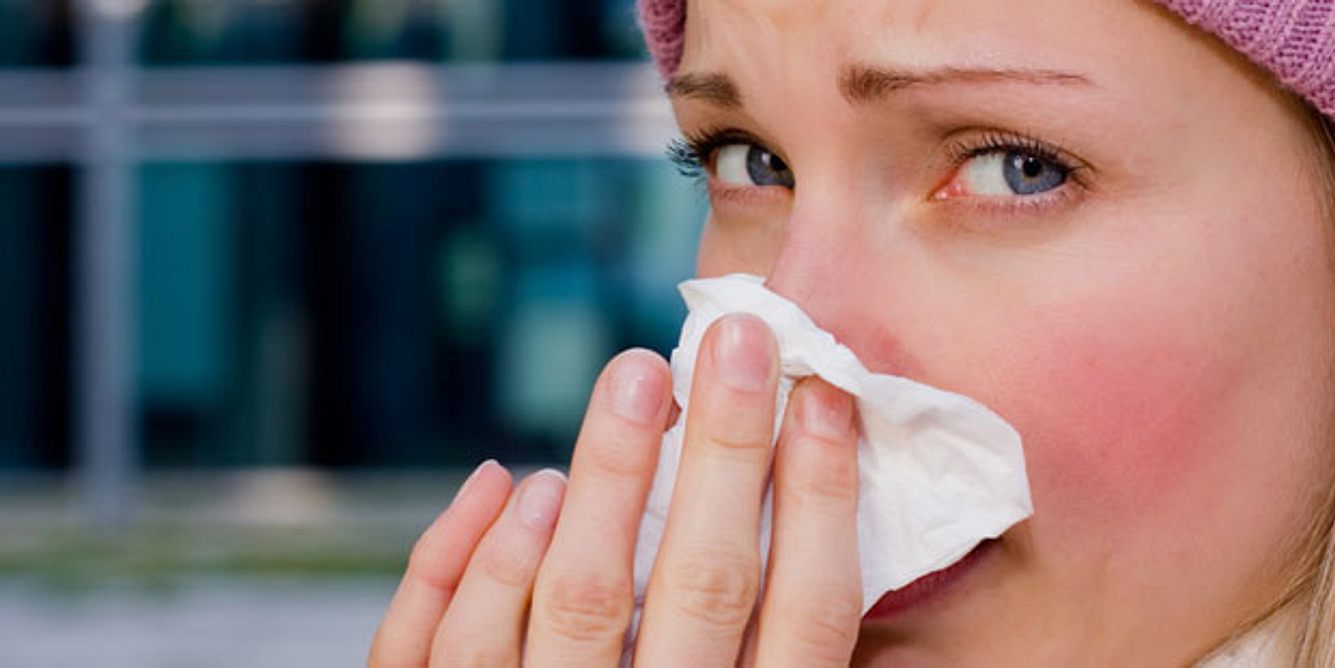 Wer denkt bei chronisch verstopfter Nase schon an eine Chlamydien-Infektion? Tatsächlich können Chlamydienerreger chronische Rhinitis verursachen. Nach der Therapie mit einem Antibiotikum können Sie wieder durchatmen