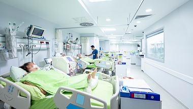 COVID-19-Intensivpflege im Krankenhaus - Foto: iStock / JazzIRT