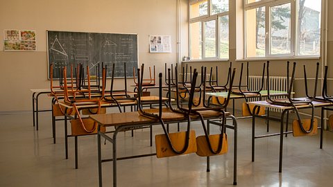 Leeres Klassenzimmer - Foto: istock/Dusan Stankovic