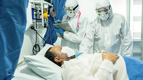 Patient im Krankenhausbett - Foto: iStock/RicardoImagen