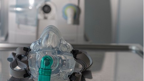 Sauerstoff-Inhalationsgerät - Foto: istock/PatrikSlezak
