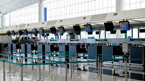 Leerer Flughafen während der Corona-Krise - Foto: iStock / Tsuji