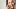 Frau trägt Creme auf die Schläfe auf - Foto: istock/milan2099
