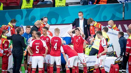 Dänischer Nationalspieler kollabiert bei Fußball-EM - Foto: IMAGO/Ritzau Scanpix