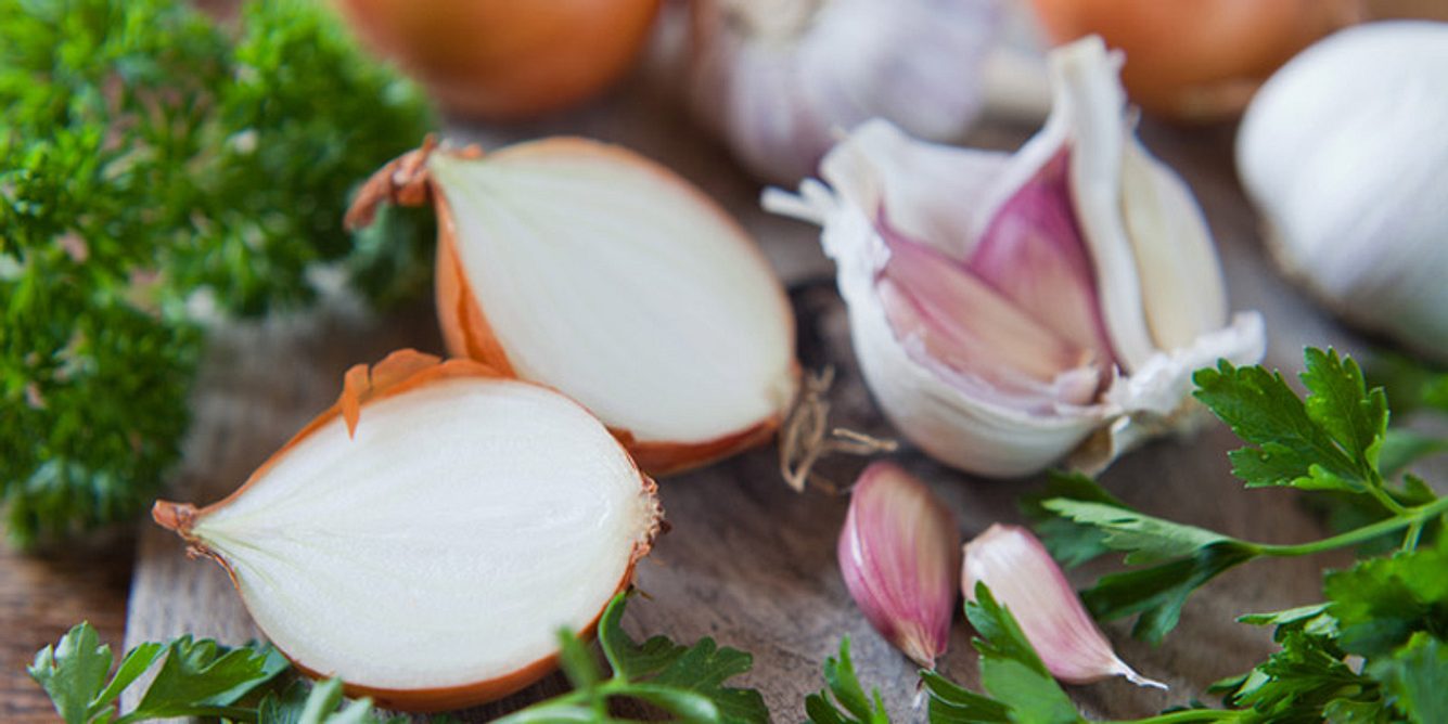 Zwiebeln und Knoblauch sind wichtig für einen gesunden Darm