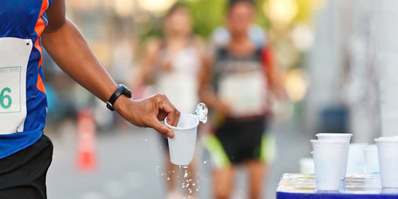 Wasser nach dem Sport schützt den Körper vor einer Austrocknung