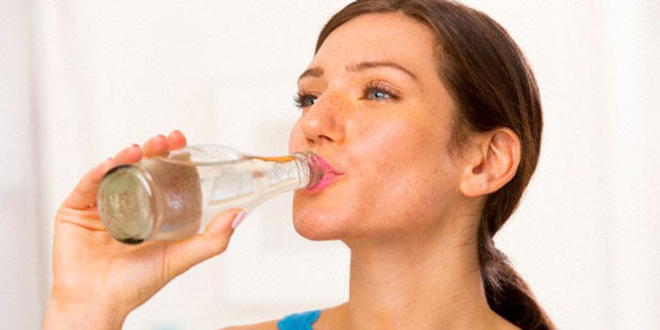Durch regelmäßiges Trinken Dehydrierung vorbeugen