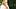 Junge Frau im Park niest in ein Taschentuch - Foto: iStock/rclassenlayouts