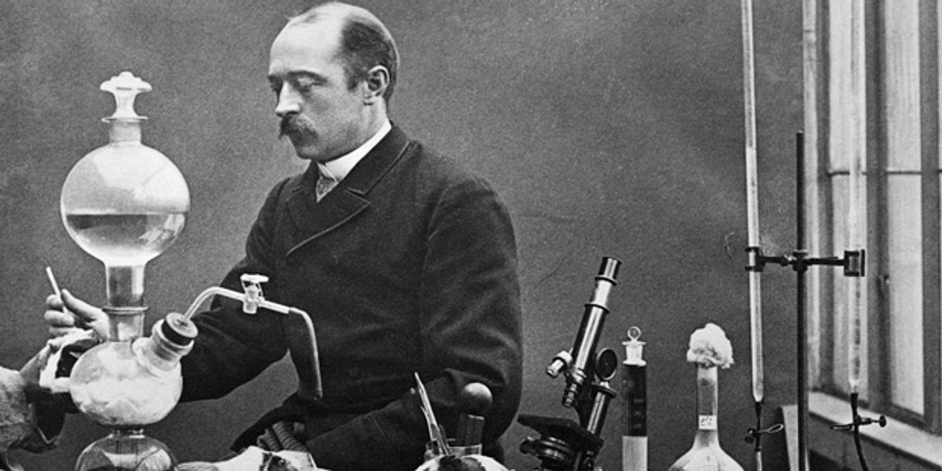 Emil von Behring fand 1891 heraus, dass man mit einem Gegengift die tödliche Infektionskrankheit Diphtherie bekämpfen kann