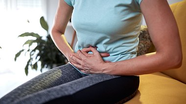 Druckgefühl im Bauch: Die Ursachen und 5 Tipps - Foto: iStock / m-gucci