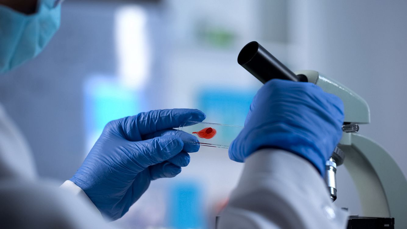 HIV-Forschung im Labor (Symbolbild)