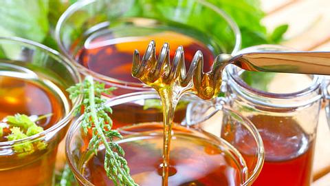 Richtige Ernährung: Dunkler Honig senkt Cholesterin - Foto: Fotolia