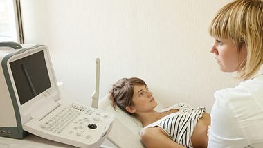 Ultraschall zeigt Eileiterschwangerschaft an - Foto: Fotolia