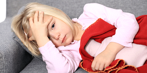 Wenn Ihr Kind über Bauchweh klagt und sich nicht wohl fühlt, kann auch eine Blinddarmentzündung dahinterstecken