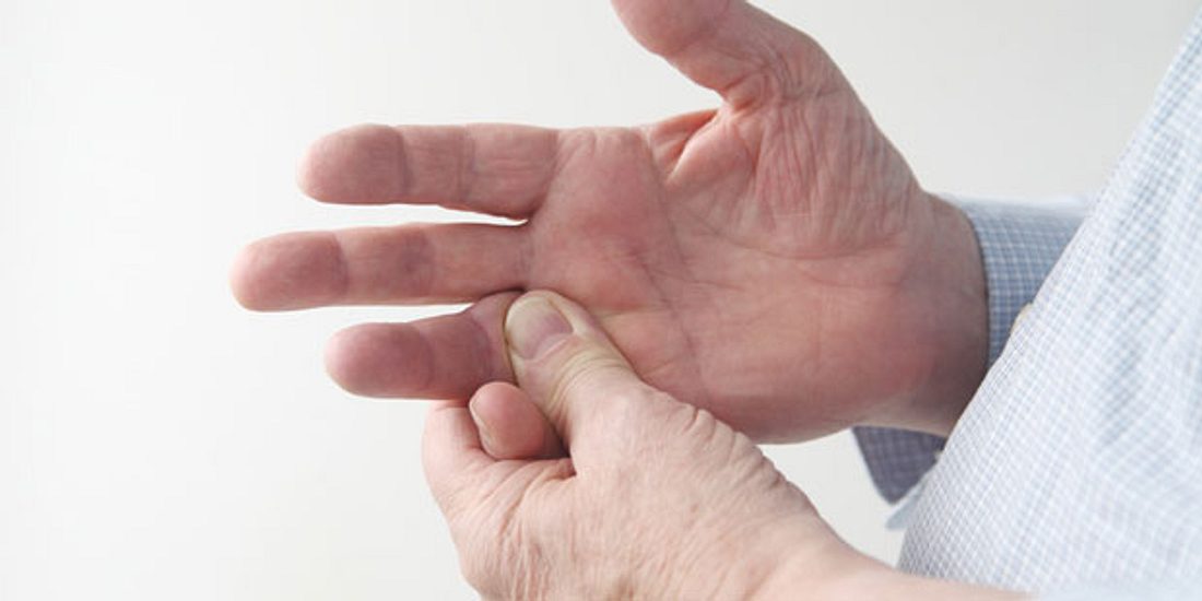 Fingerknacken verursacht keine Arthrose
