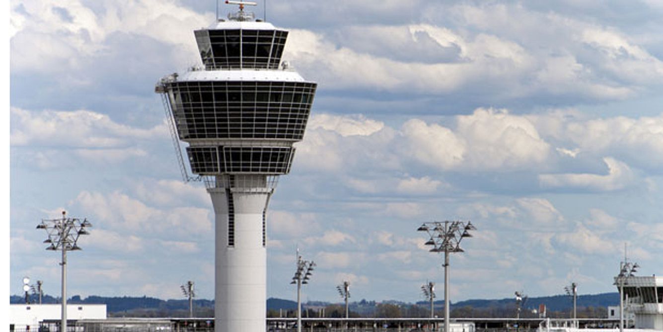 Ein Tower am Flughafen