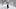 Frau und Hund im Winterwald - Foto: istock