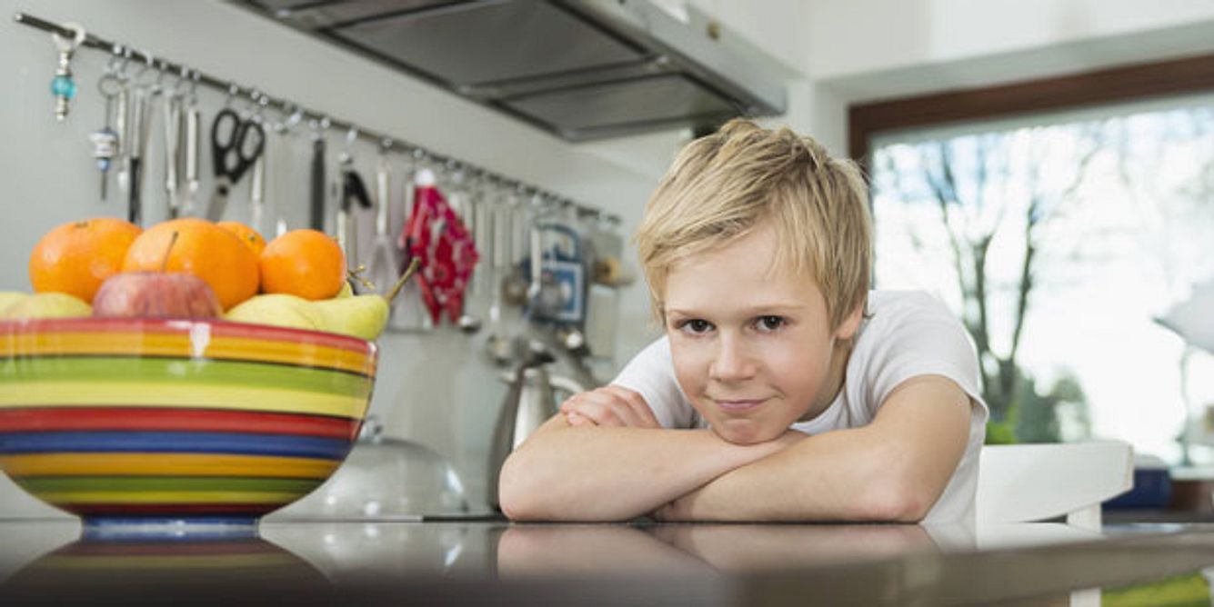 Junge mit Fruktoseintoleranz