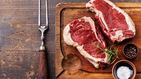 Praxisvita verrät Ihnen, wie Sie gutes und frisches Fleisch richtig erkennen - Foto: shutterstoc