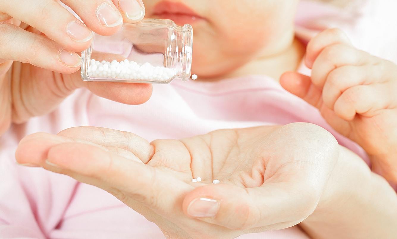 Globuli für Babys: Homöopathie für die häufigsten Beschwerden im ersten Lebensjahr