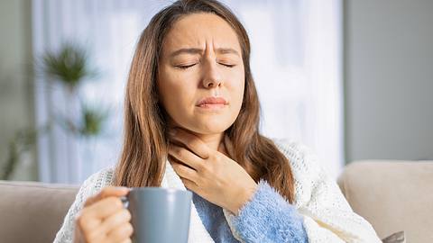 Globuli bei Halsschmerzen: Welche helfen?