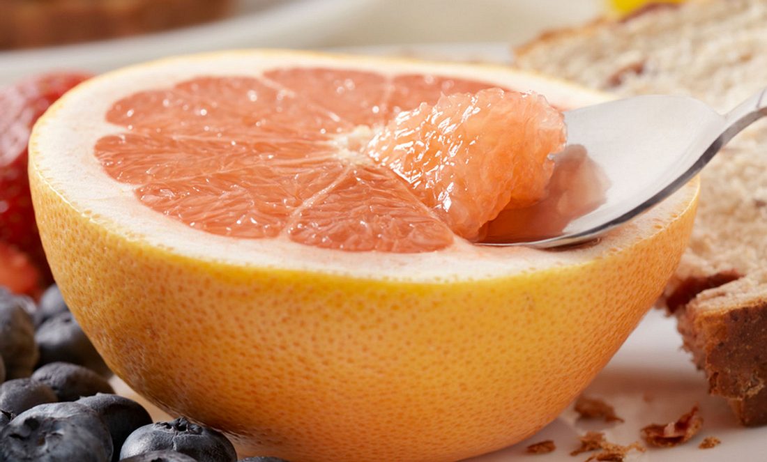 Grapefruit für den gesunden Obstsalat