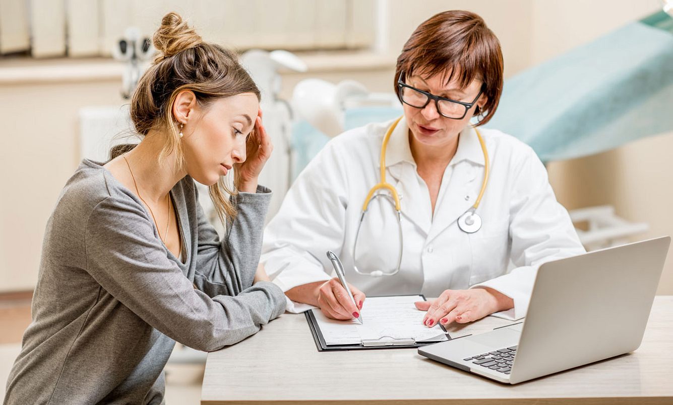 Gynäkologin und Patientin