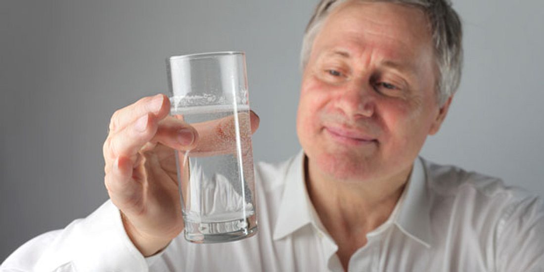 Wasser trinken gegen Hämorrhoiden
